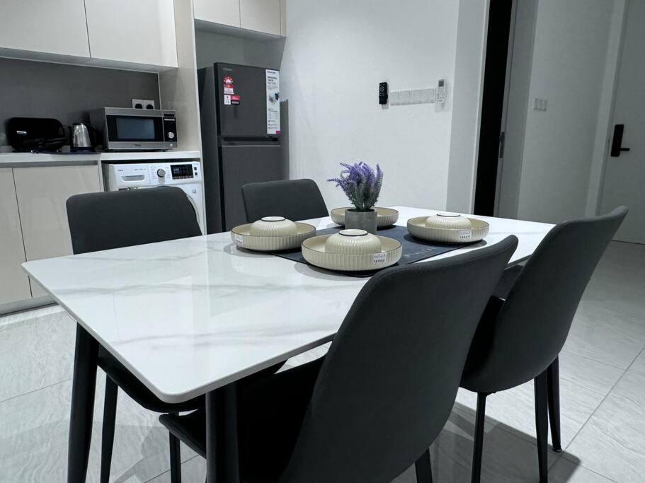 Apartment Quill Klcc, By Rverse *